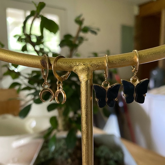 MAKE ME AND OFFER Black and Gold Butterfly Charm Huggie Earring Set - Picture 2 of 3